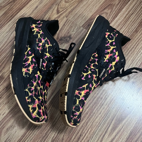Brooks launch 9 Women's Vibrant Leopard Sneakers - Picture 3 of 10